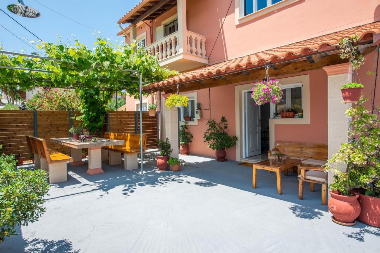 Lena'S Apartments Astrakeri Екстер'єр фото
