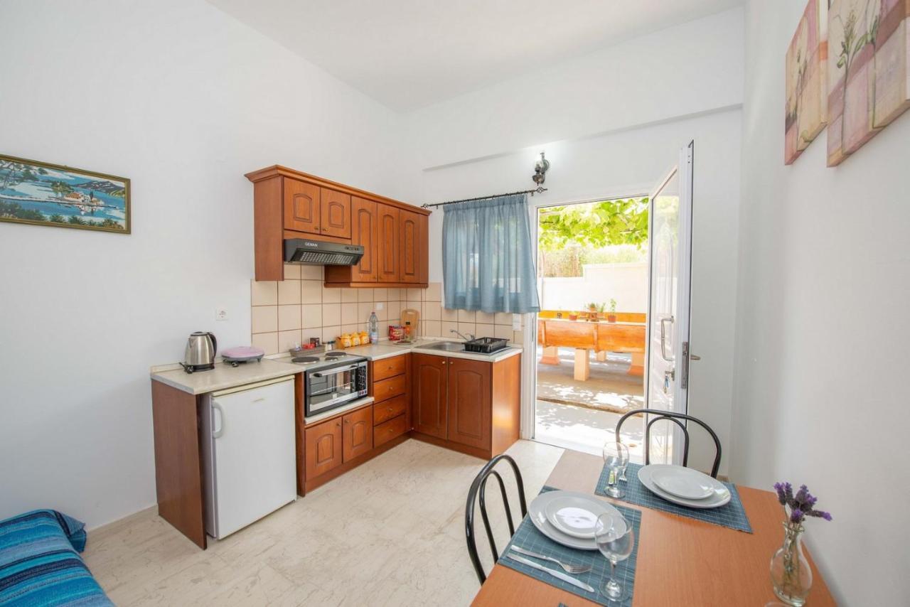 Lena'S Apartments Astrakeri Екстер'єр фото